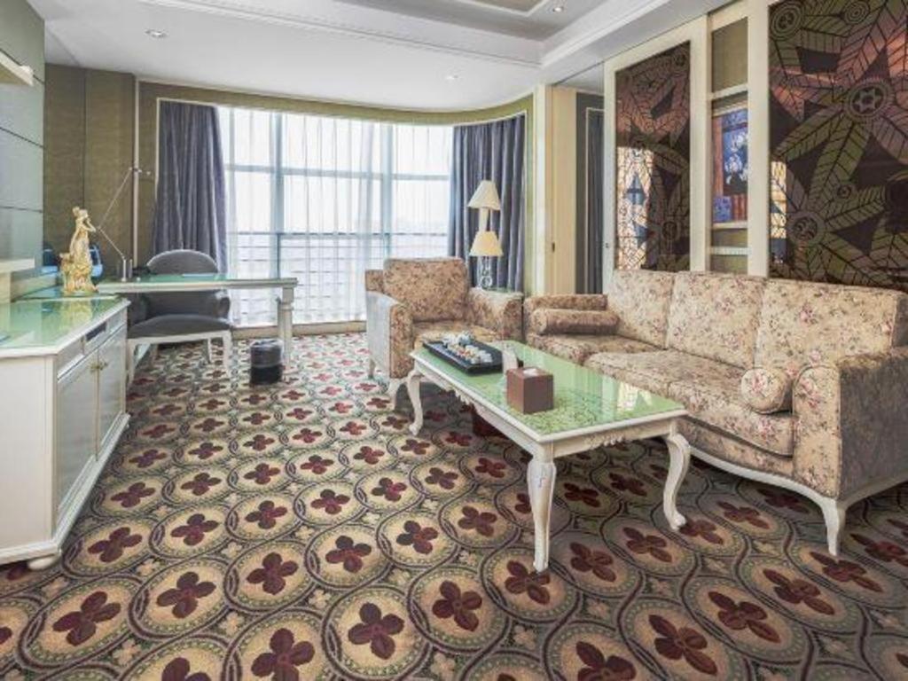 Eurasia International Hotel Tungkuan Kültér fotó