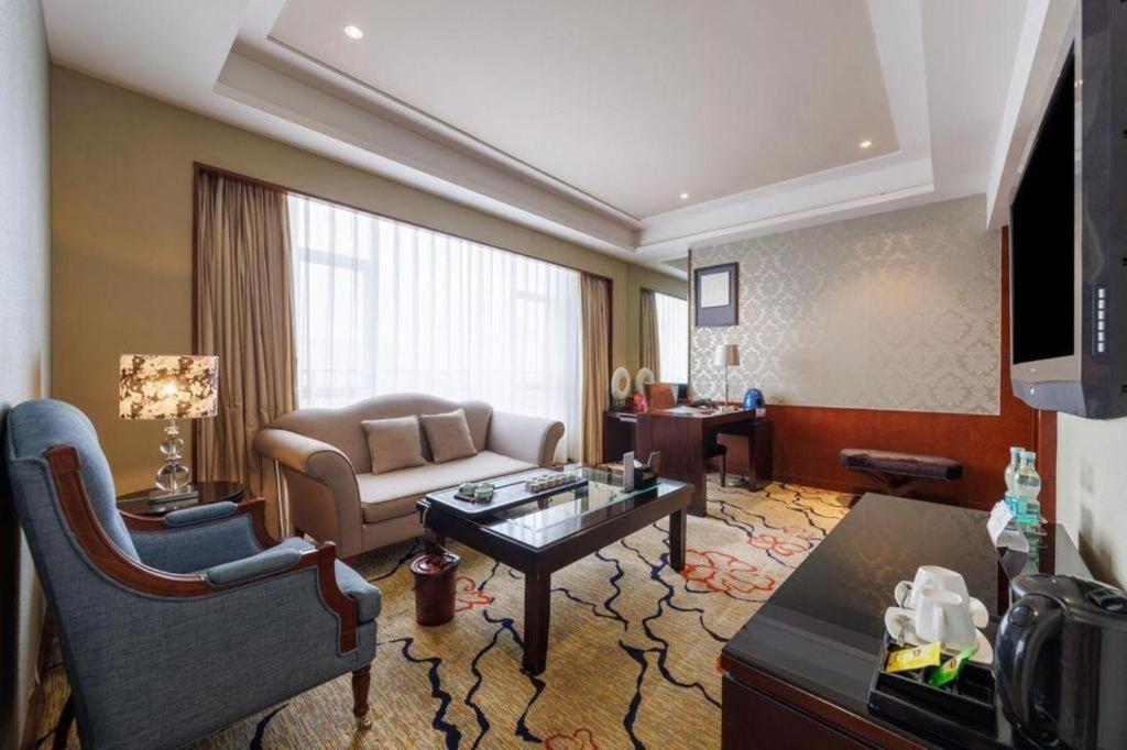 Eurasia International Hotel Tungkuan Kültér fotó