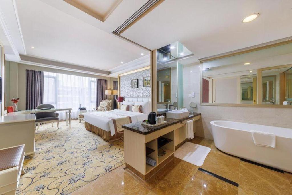 Eurasia International Hotel Tungkuan Kültér fotó