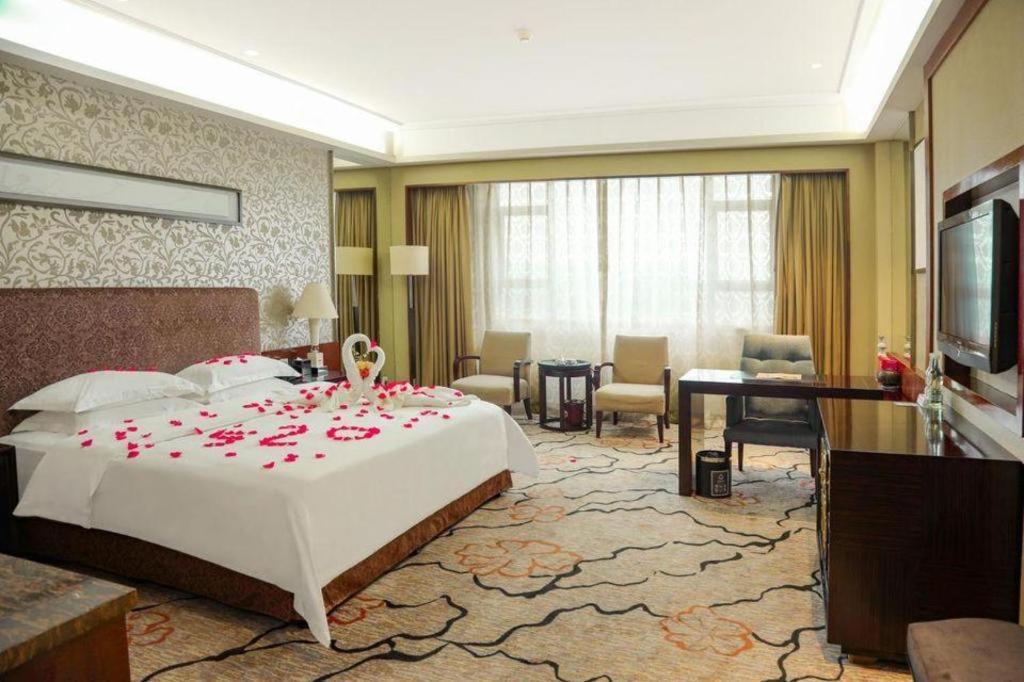 Eurasia International Hotel Tungkuan Kültér fotó